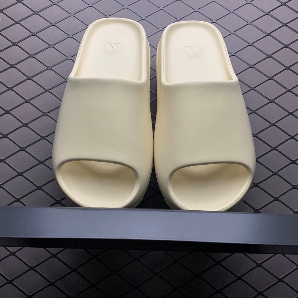 Yeezy Slides Bone Men’s 11